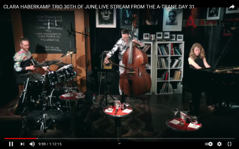 Das Clara Haberkamp Trio live im A-Trane