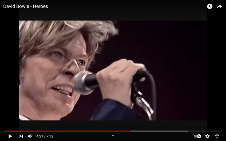 Montag…Mehr denn je: Es ist die Zeit der Helden! David Bowie „Heroes“ live 2002 in Berlin!